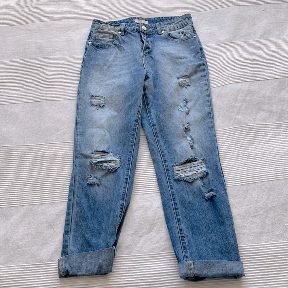 ELAN  Distressed Rolled Cuff Medium Wash Jeans Size Medium